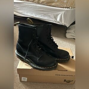 Size 7 1/2 dr martens